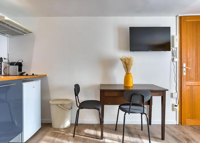 L'aurea Au Centre De Руан