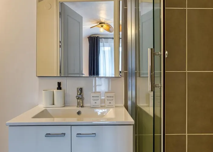 L'aurea Au Centre De Руан